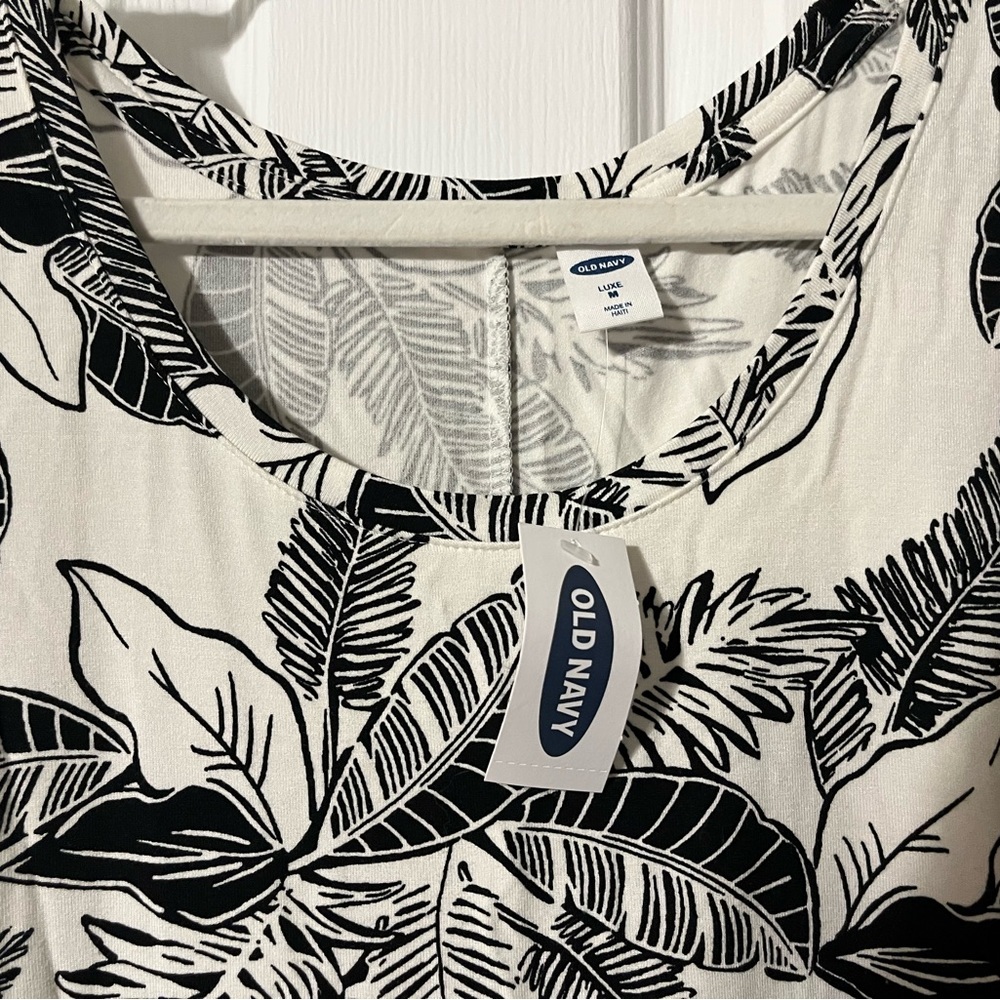 NWT OLD NAVY Black/White tropical print | Size M